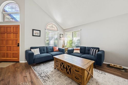 22114 Pamplico Dr, Santa Clarita CA  91350-2186 exterior