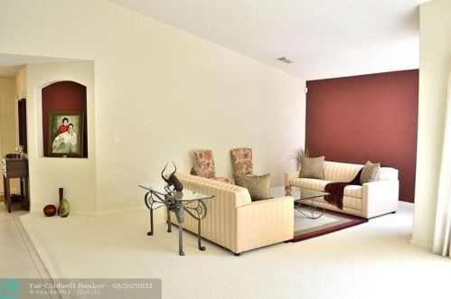 19280 24th Pl, Hollywood, FL 33029-5367