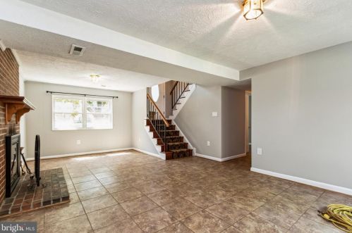 13207 Nassau Dr, Woodbridge VA  22193-4104 exterior