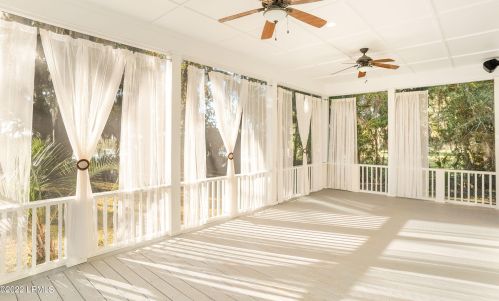 700 Sunset Cir, Beaufort SC  29906-9426 exterior