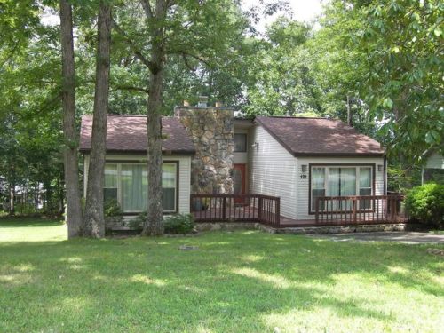 121 Lakeshire Dr, Crossville, TN 38558-9005