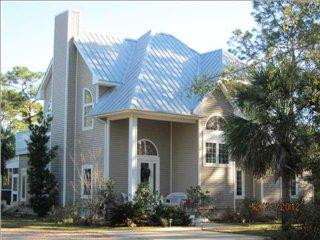 288 Magnolia Bay Dr, Saint George Island, FL 32328-3578