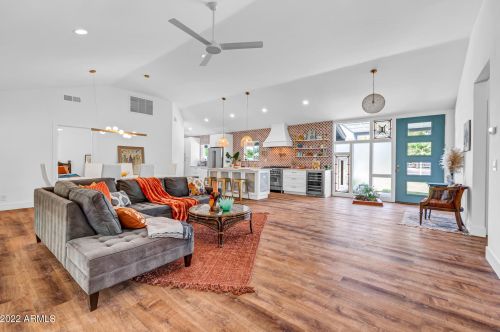 1111 Bethany Home Rd, Phoenix AZ  85014-2229 exterior