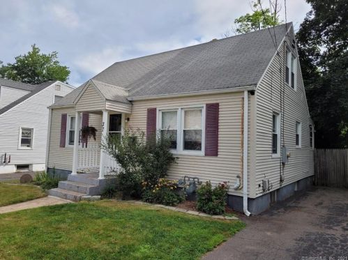 37 Coolidge St, Manchester, CT 06040-2605