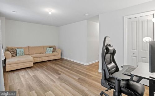 182 Nathan Dr, Riverton NJ  08077 exterior