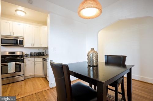 250 Farragut St, Washington DC  20011-4181 exterior