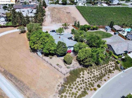 486 Quail Glen Dr, Oakley CA  94561-3942 exterior