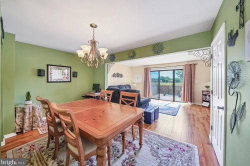 200 Canterbury Ct, East Windsor NJ 08520-5509 exterior