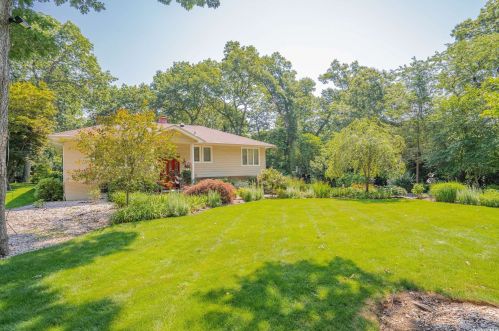 10 Hickory Hill Rd, Huntington Station, NY 11746-6310