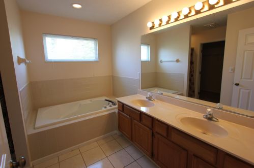 925 Sunset Dr, Englewood OH  45322-2251 exterior