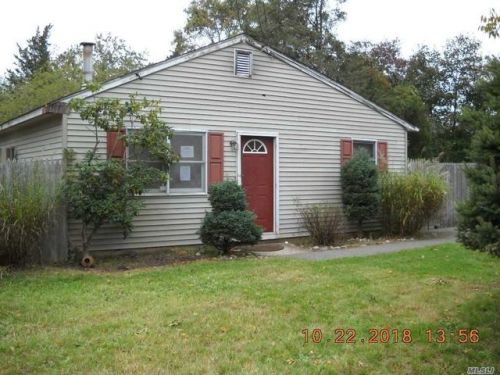 71 Laurin Rd, Baiting Hollow, NY 11933-1000