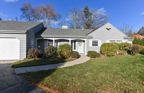 9610 Orchard Ct, Thiensville, WI 53092-6026