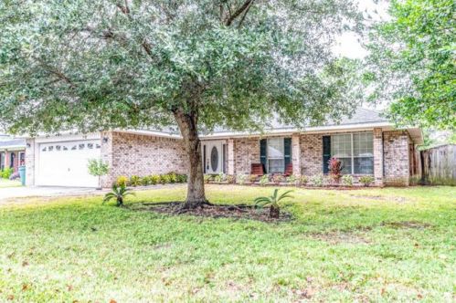 815 Lake Aire Dr, Pensacola, FL 32506-6502