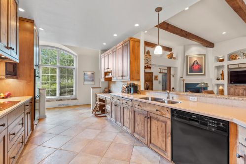 11405 Justin Dr, Thiensville WI  53092-2785 exterior