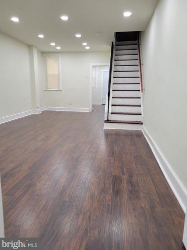 1006 Langham Ave, Camden, NJ 08103-2735