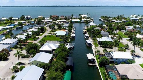 2283 Banana St, Saint James City, FL 33956-2071