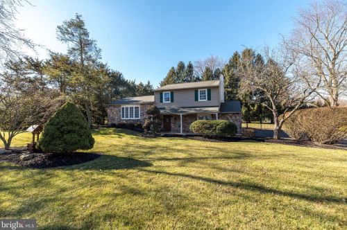 36 Holly Rd, Southampton, PA 18954-1916
