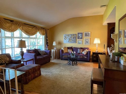 34 Fountain Ln, Muttontown, NY 11753-2317