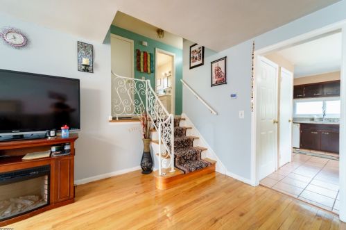 18 Midvale Ave, Lake Hiawatha NJ  07034-1011 exterior