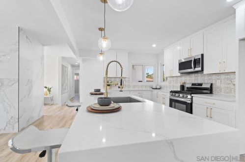 6841 Airoso Ave, San Diego CA  92120-5301 exterior