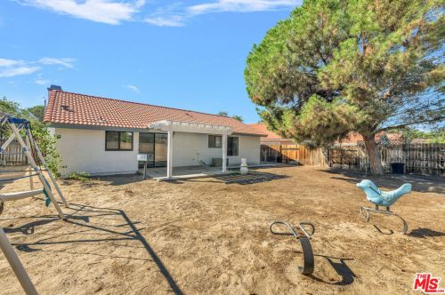 1621 Lingard St, Lancaster CA 93535-3442 exterior