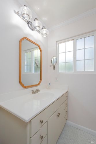 525 Oak Manor Dr, Ukiah CA  95482-5121 exterior