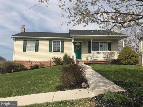 14 Williamsburg Ct, Littlestown, PA 17340-1526