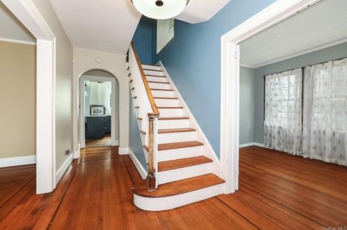 11 Parkview Ct, White Plains, NY 10603-3517