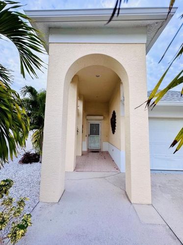 735 104th Ave, Naples FL  34108-3230 exterior