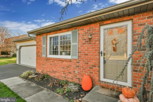 60 Aspen Dr, Mount Joy PA  17552-9512 exterior