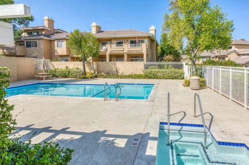 24019 Arroyo Park Dr, Santa Clarita CA  91355-2079 exterior