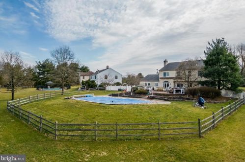 1209 Knollbrook Dr, Lansdale PA 19446-5117 exterior