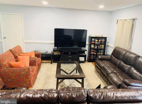 1244 Summerfield Dr, Herndon VA  20170-4115 exterior