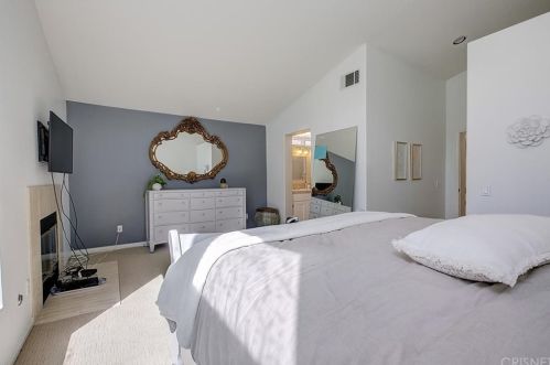 136 Valero Cir, Calabasas CA  91377-5551 exterior