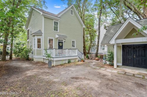 121 Bartram Dr, Beaufort SC  29902-5700 exterior