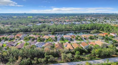 5690 Lago Villaggio Way, Naples FL  34104-5739 exterior