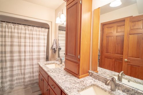 1300 Westbury Ct, Manitowoc WI  54220-8756 exterior