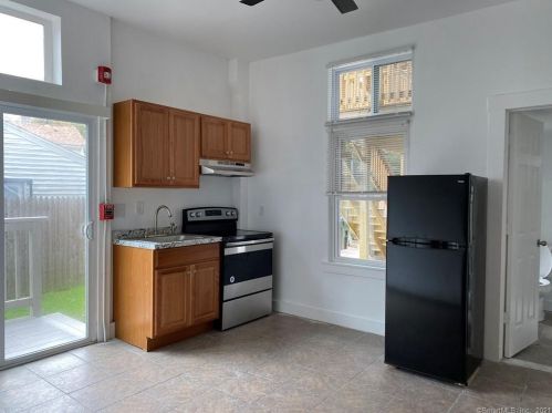 26 Prospect St, United States Coast Guard Ac, CT 06320-6241