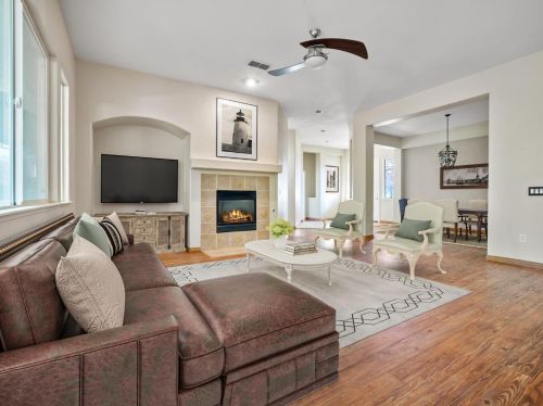 2431 Emerald Lake Ln, Elk Grove CA  95758-3608 exterior