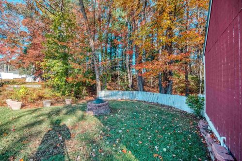 41 Carol Ave, Salem NH  03079-4466 exterior