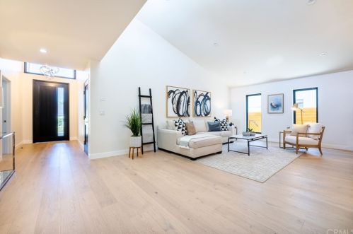 4709 Norwich Ave, Van Nuys CA  91403-2017 exterior