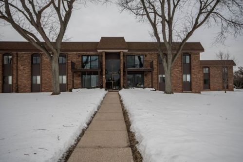 5165 Root River Pkwy, Milwaukee WI  53228-3546 exterior