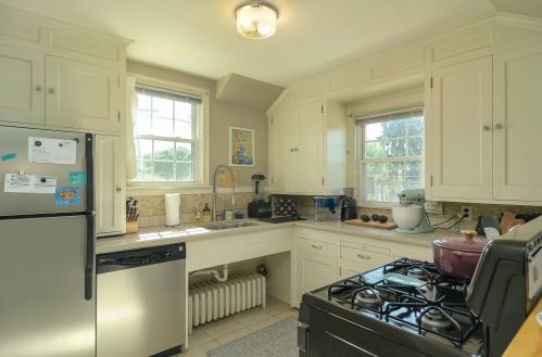 2935 Ewing Ave, Minneapolis MN 55422-3234 exterior