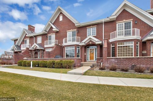 10812 Falling Water Ln, Saint Paul, MN 55129-5266