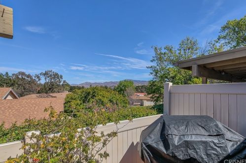 20046 Avenue Of The Oaks, Santa Clarita CA  91321-1361 exterior