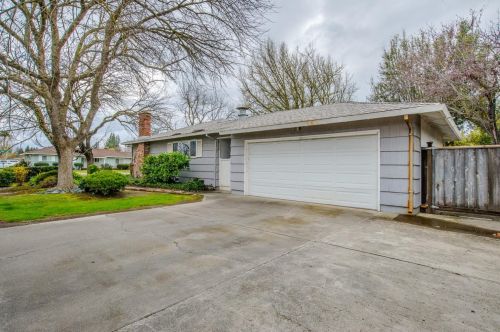 4 Casa Linda Dr, Woodland CA  95695-4612 exterior