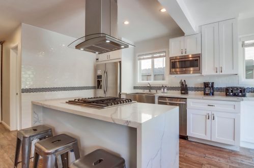 824 Anacapa Ct, San Diego CA  92109-8203 exterior