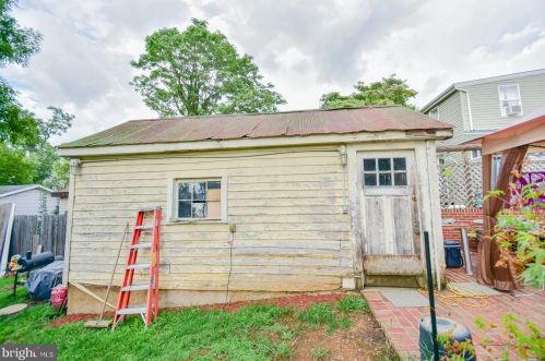 310 Congress St, Charles Town WV  25414-1320 exterior