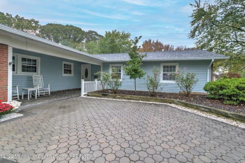 31 Crown Point Ct, East Freehold, NJ 07728-3109