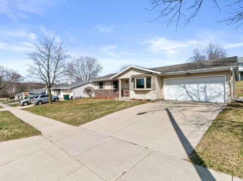 1624 Primrose Ln, West Bend, WI 53090-1032